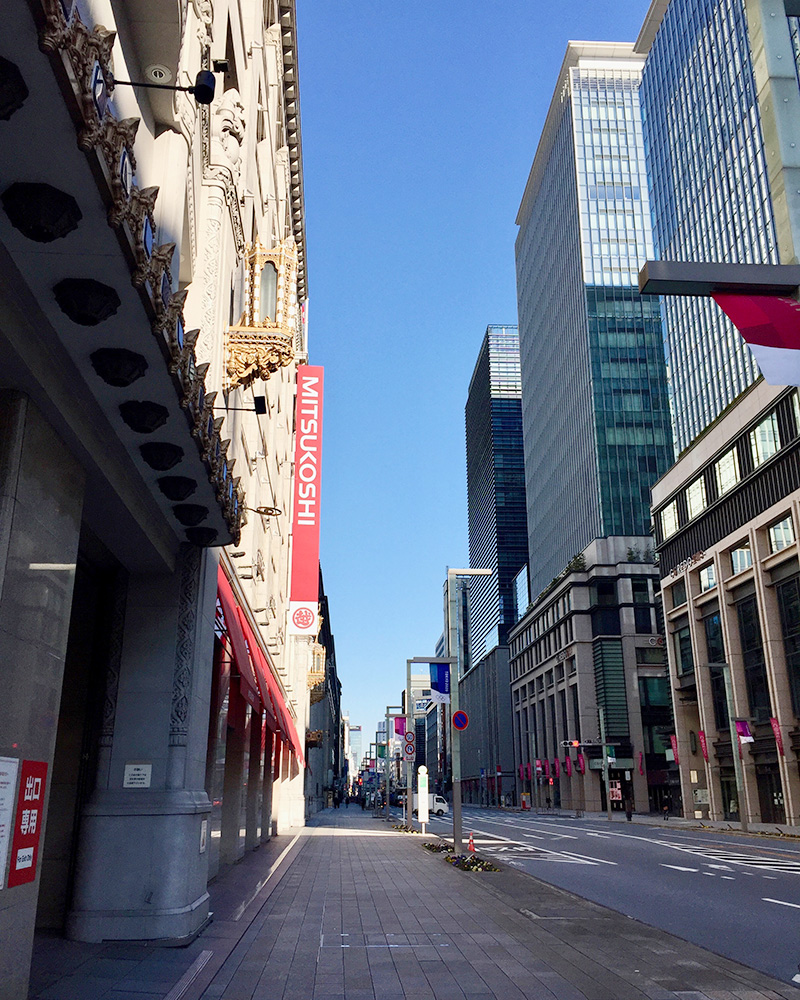 日本橋三越本店前の写真