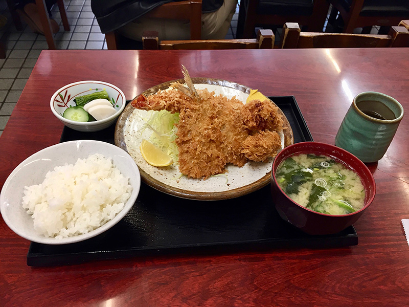 ミックスフライ定食の写真