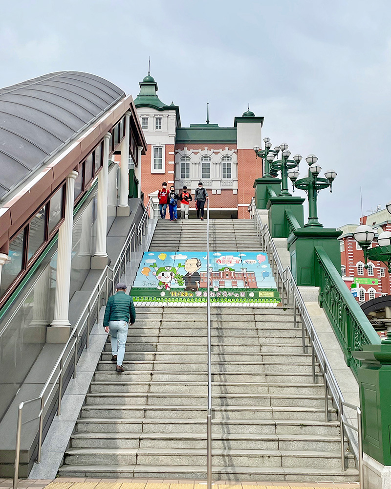 朝の深谷駅の写真