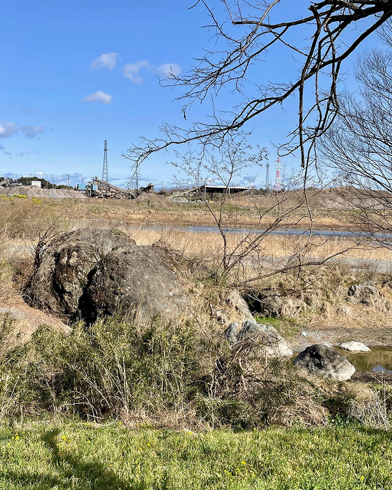 渡河の目印、川越岩が今も残る写真