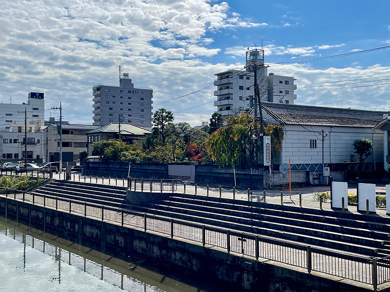 川沿いには商家の面影の写真